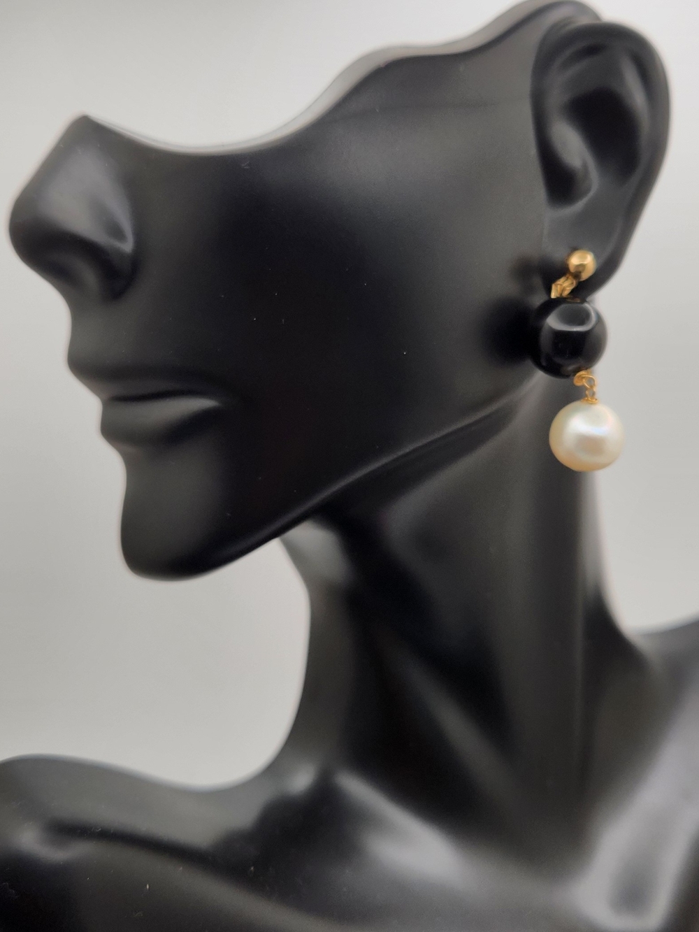 Vintage Estate 14k Yellow Gold 6gtams  Onyx & Pearl Front-to-Back Drop Earrings